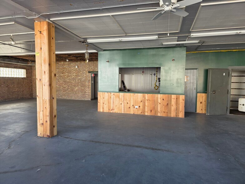 More Photos Of 7829-7839 W Grand Ave, Elmwood Park Warehouse For Lease