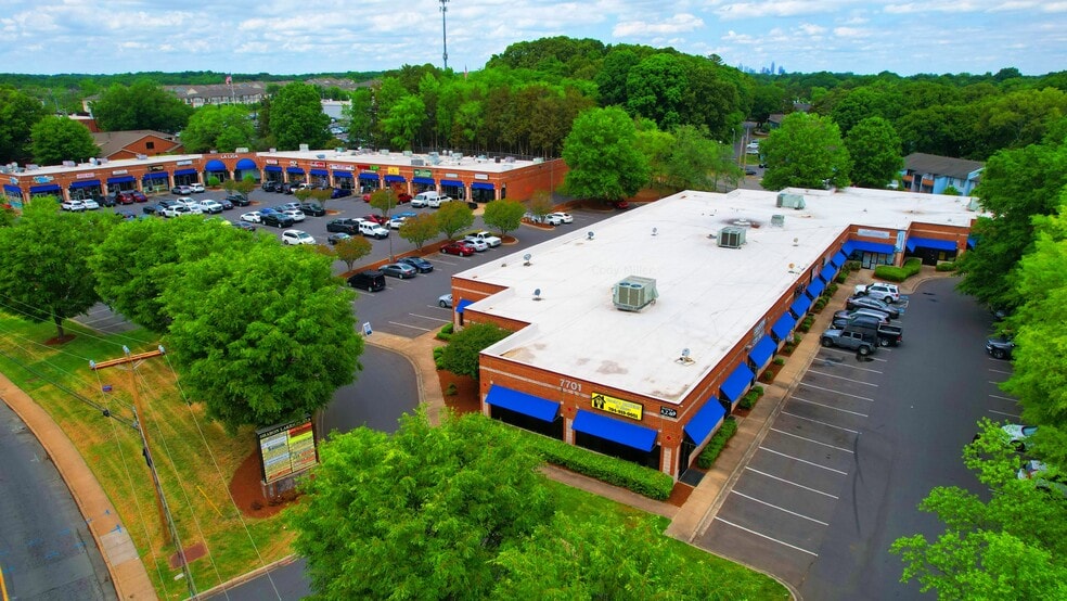 More Photos Of 7701 Sharon Lakes Rd, Charlotte Office For Lease