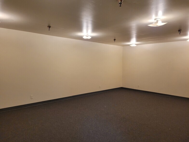 More Photos Of 1008 W Brooks St, Ontario Warehouse For Lease