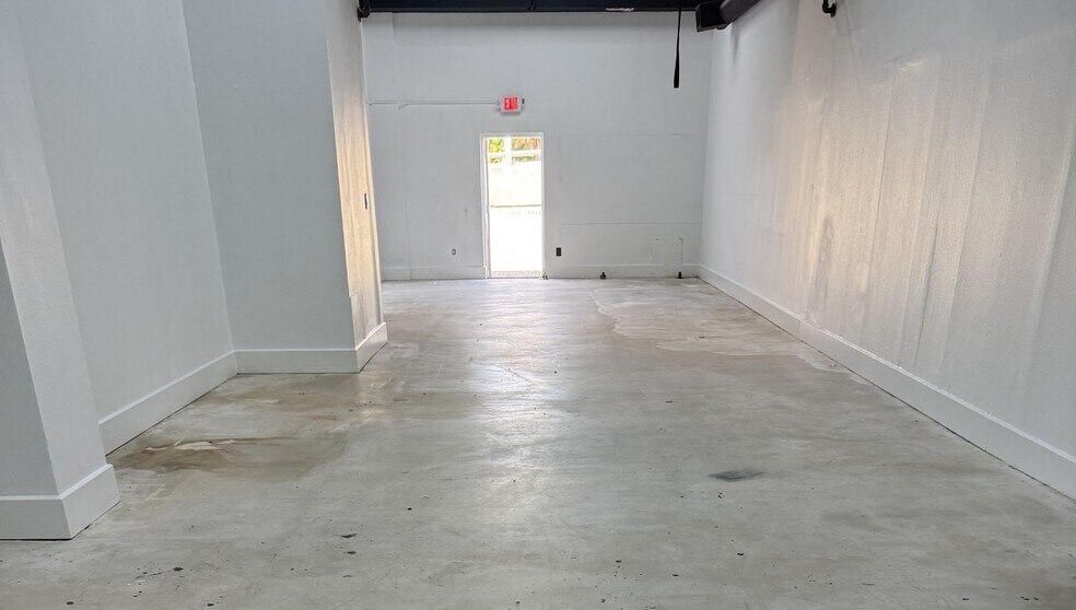 More Photos Of 3215-3217 S Macdill, Tampa Unknown For Lease