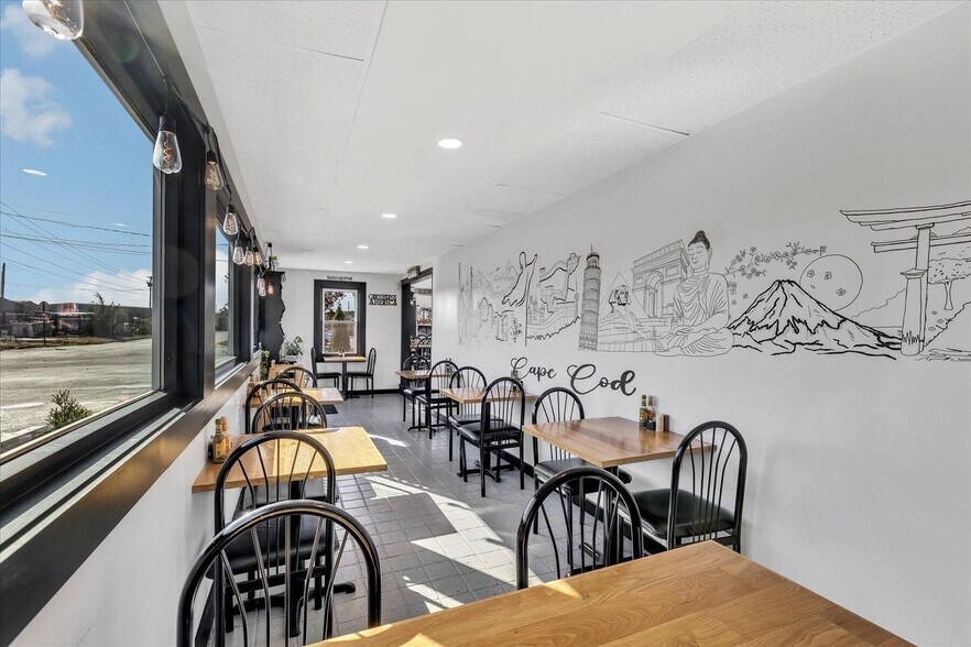 More Photos Of 225 Iyannough Rd, Hyannis Restaurant For Sale