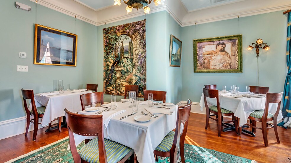 More Photos Of 119 E 37th St, Savannah Restaurant For Sale