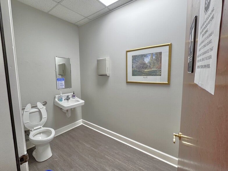 More Photos Of 747 Queen City Pky, Gainesville Unknown For Lease