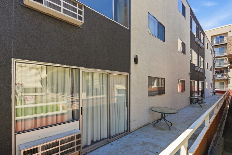 More Photos Of 4731 12th Ave NE, Seattle Apartments For Sale
