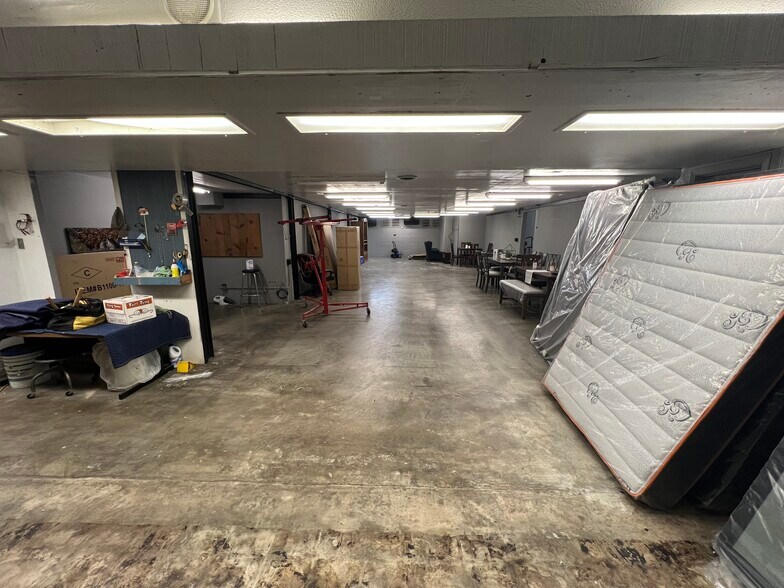 More Photos Of 622 W Texas Ave, Baytown Storefront Retail Office For Lease