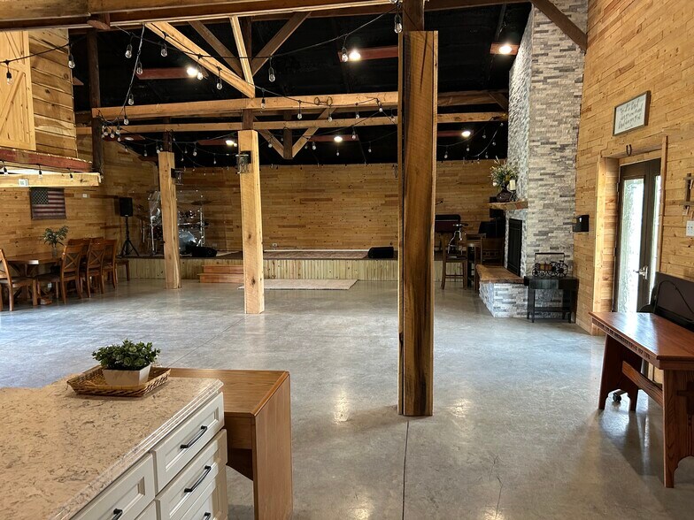 More Photos Of 2288 Rochester rd, Beaver Dam Specialty For Lease