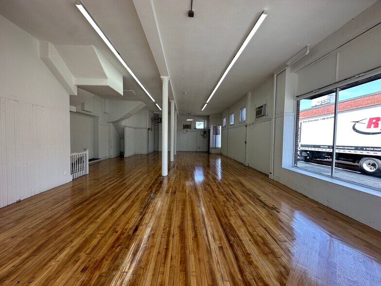 More Photos Of 443-455 Moody St, Waltham Storefront Retail Residential For Lease