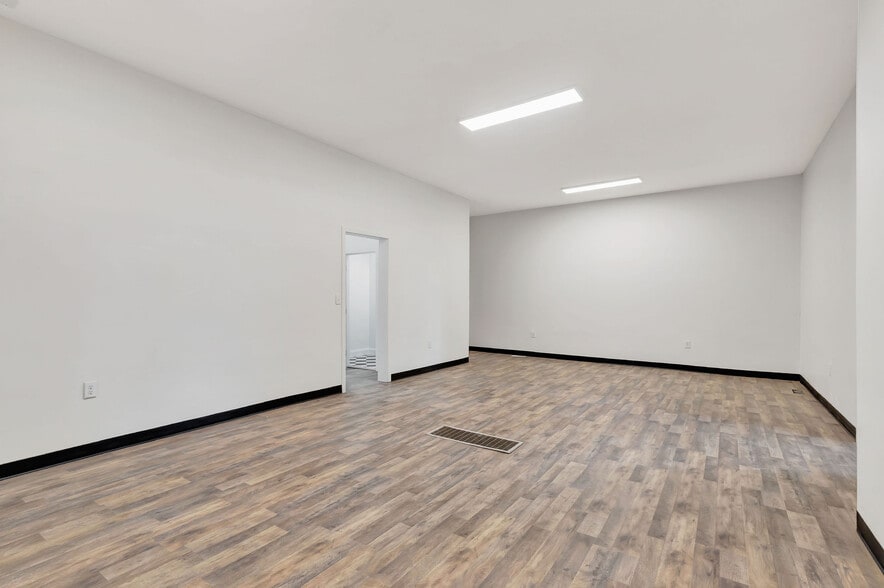 More Photos Of 2435 Williams Ave, Cincinnati Storefront Retail Residential For Lease