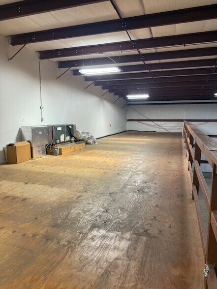 More Photos Of 6334 Philips Hwy, Jacksonville Light Distribution For Lease
