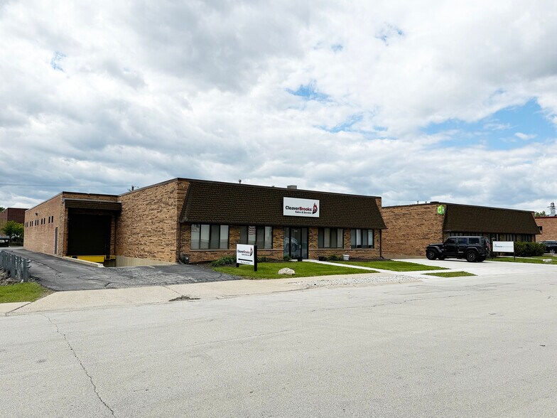 More Photos Of 500-502 Crossen Ave, Elk Grove Village Warehouse For Lease