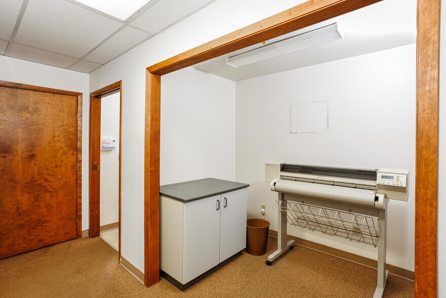 More Photos Of 835 SE 17th Ave, Portland Office For Sale