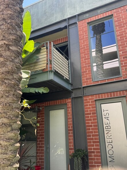 More Photos Of 1046 Princeton Dr, Venice Loft Creative Space For Sale