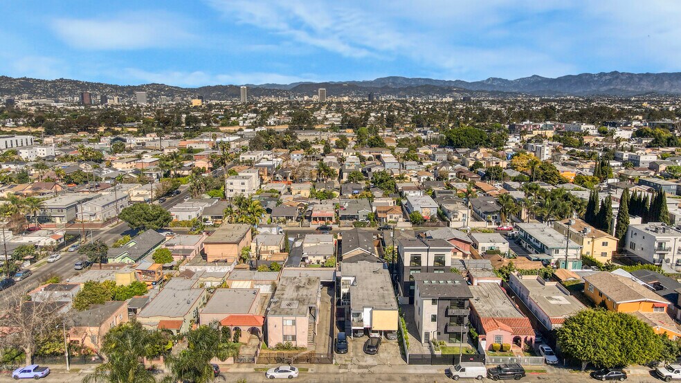 More Photos Of 5447 Blackwelder St, Los Angeles Apartments For Sale