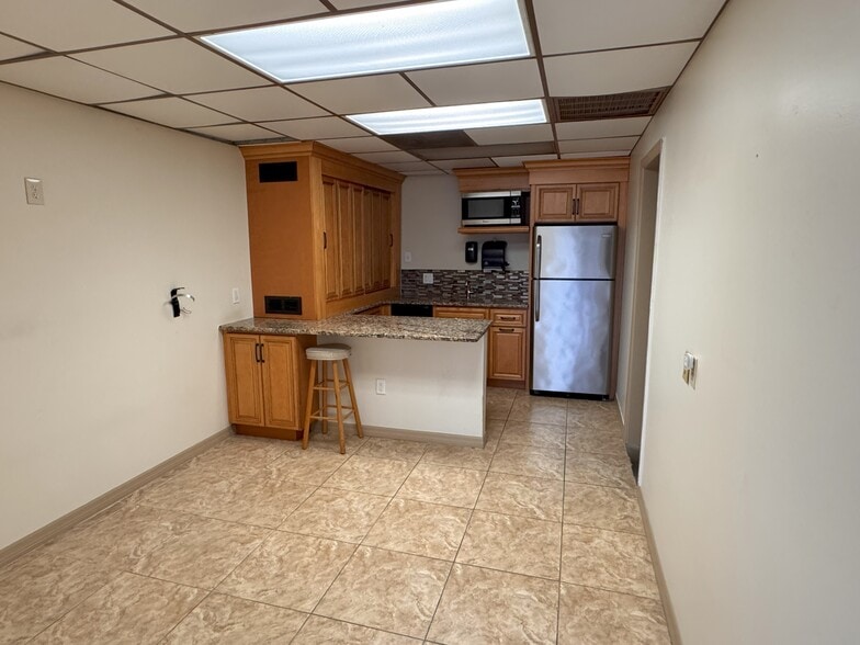 More Photos Of 5050 Gulf Blvd, Saint Petersburg Storefront For Lease