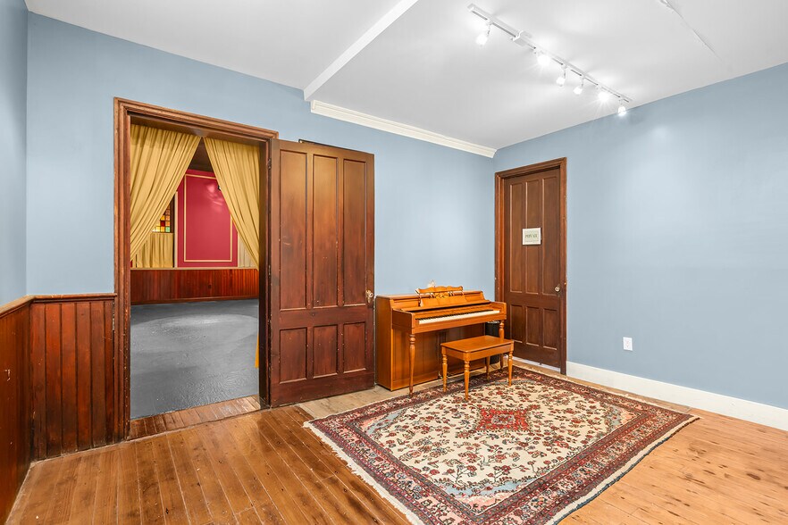 More Photos Of 11 E Broadway, Salem Theater Concert Hall For Sale