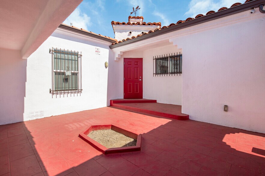 More Photos Of 520 W 82nd St, Los Angeles Apartments For Sale