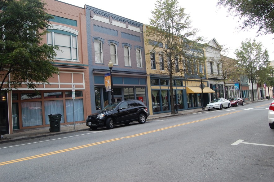 Primary Photo Of 121-149 W Washington St, Suffolk Apartments For Lease