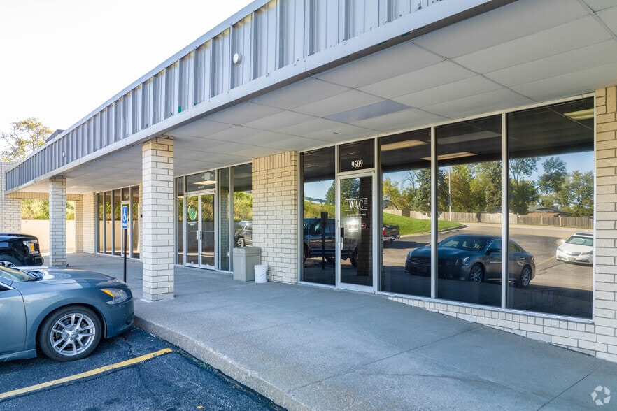 More Photos Of 9505-9539 Q St, Omaha Unknown For Lease