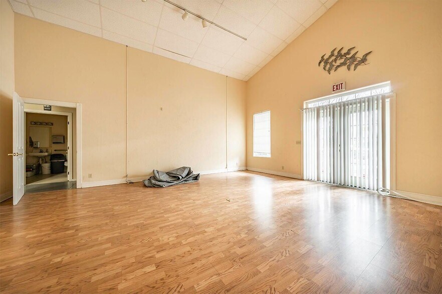 More Photos Of 425 Applegate Way, Ashland Industrial For Lease