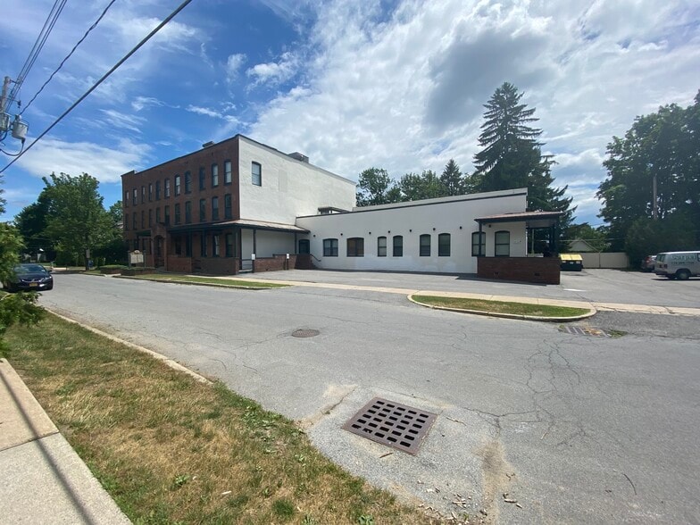 More Photos Of 7 Wells St, Saratoga Springs Loft Creative Space For Lease