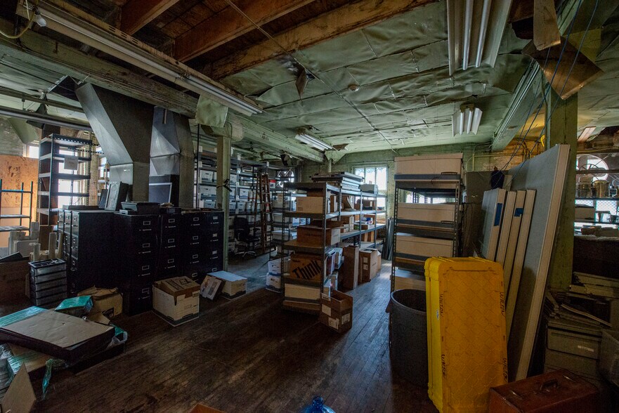 More Photos Of 1419 W Diversey Pky, Chicago Office For Sale