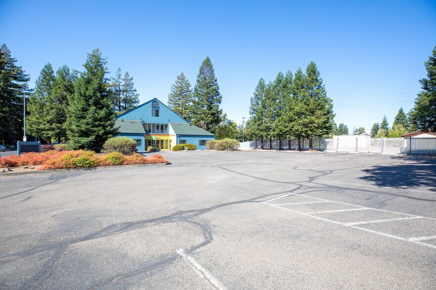 More Photos Of 101 Wikiup Dr, Santa Rosa Office For Sale