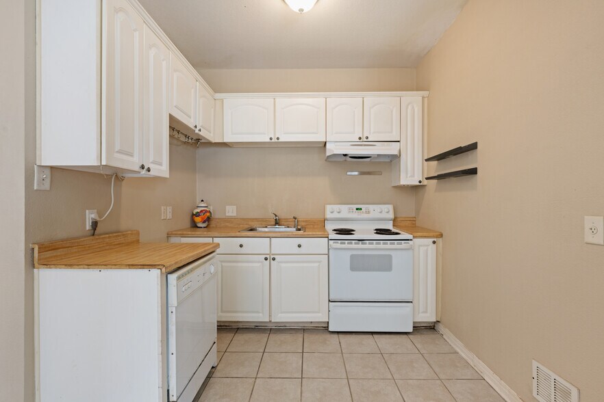 More Photos Of 5205 Hudson Bend Rd, Austin Light Manufacturing For Sale