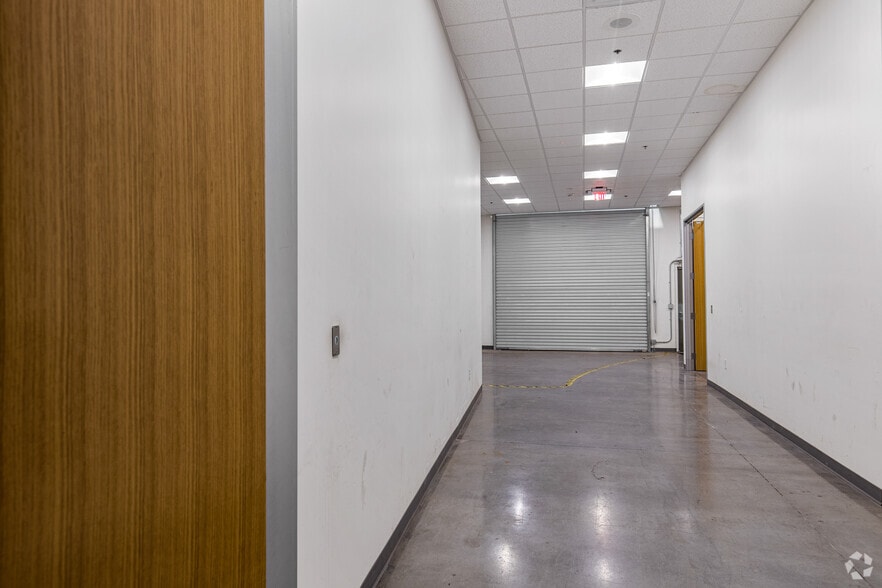 More Photos Of 5475 S Decatur Blvd, Las Vegas Research And Development For Lease
