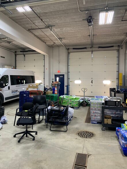 More Photos Of 1580 Mid Valley Dr, De Pere Office For Sale