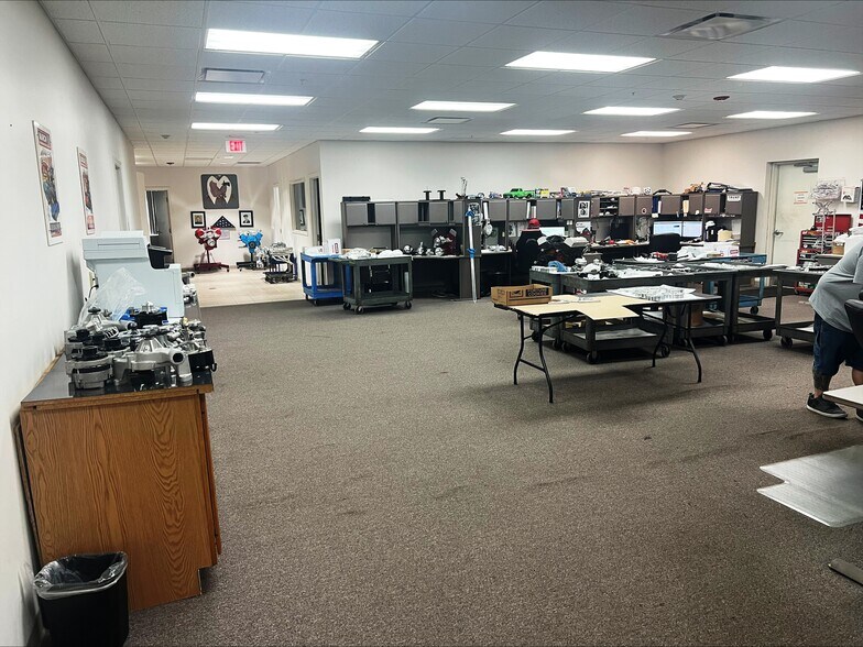 More Photos Of 16160 Performance Way, Naples Warehouse For Lease