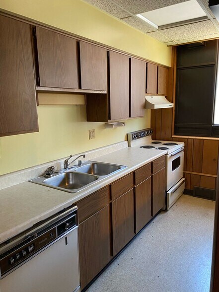 More Photos Of 1226 N Michigan Ave, Saginaw Office For Sale