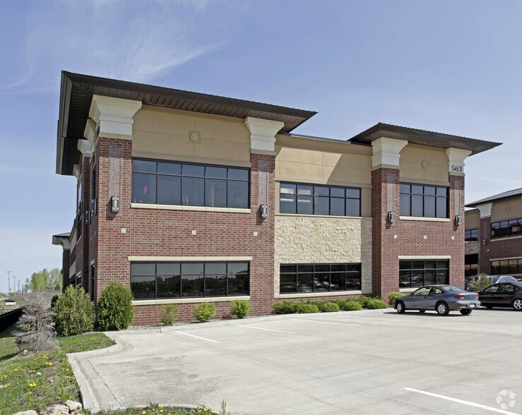 More Photos Of 563 Bielenberg Dr, Woodbury Medical For Sale