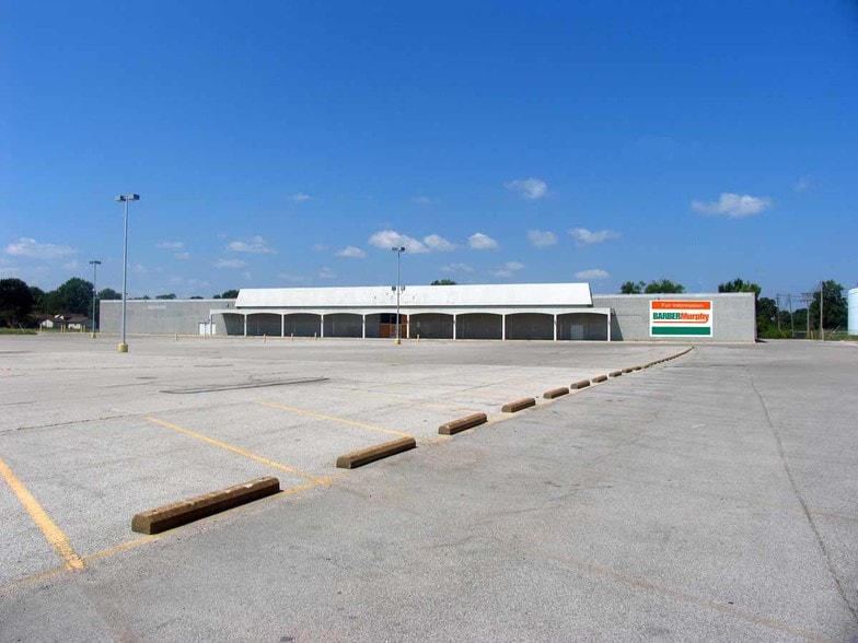 Primary Photo Of 3655 Nameoki Rd, Granite City Department Store For Lease