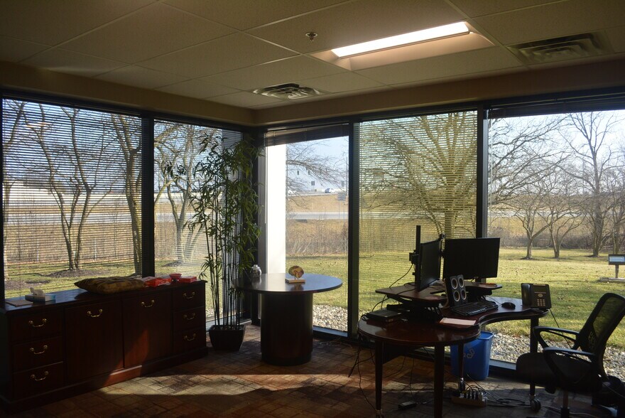 More Photos Of 6920 Pointe Inverness Way, Fort Wayne Office For Lease