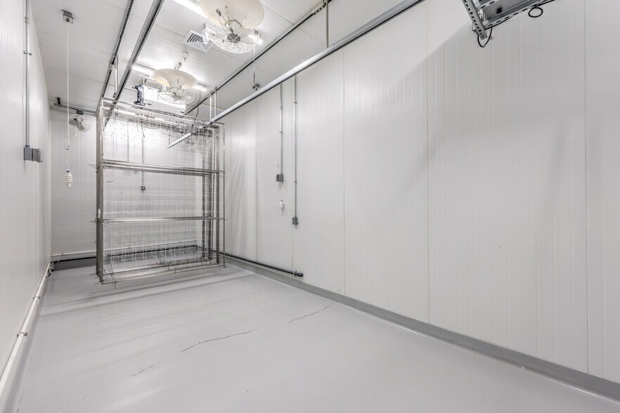 More Photos Of 4333 W Tropicana Ave, Las Vegas Service For Sale