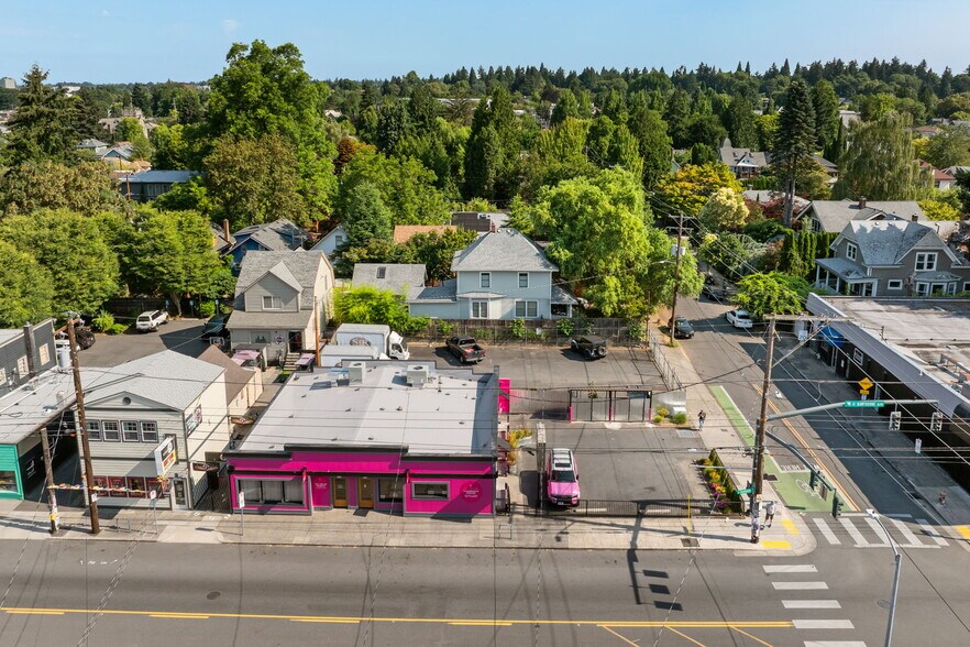 More Photos Of 3341-3343 SE Hawthorne Blvd, Portland Freestanding For Sale