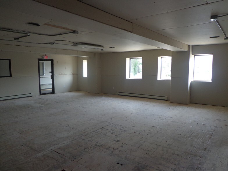 More Photos Of 25 Red River Ave N, Cold Spring Coworking Space
