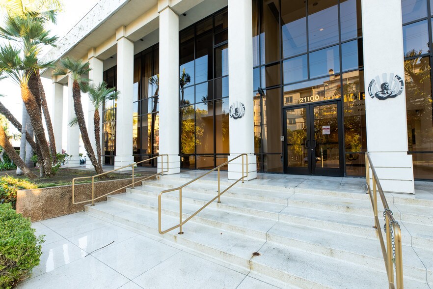 More Photos Of 21100 Erwin St, Woodland Hills Office For Sale