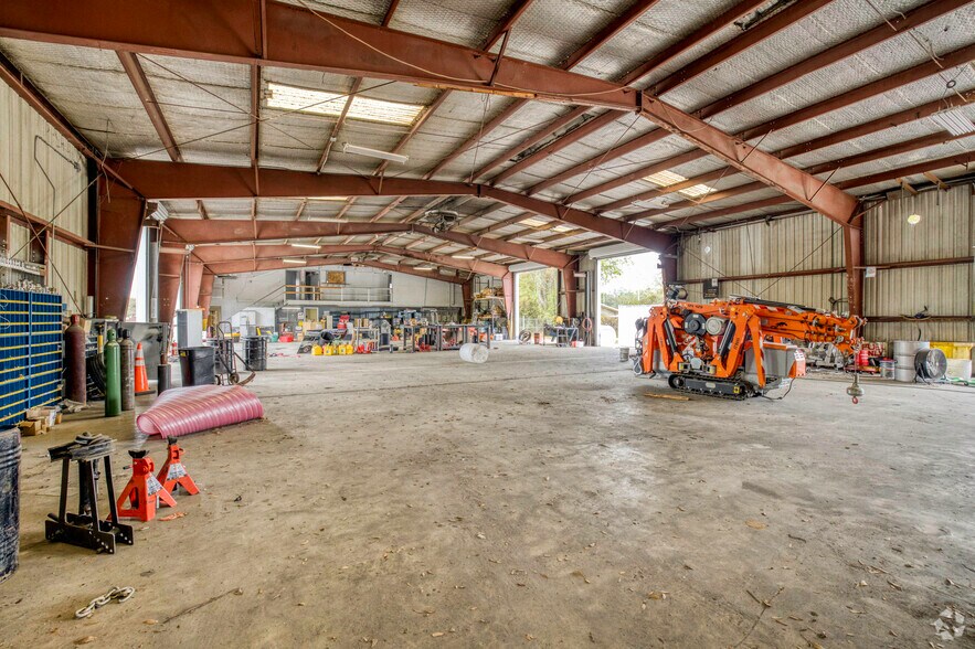 More Photos Of 9516 E Dr Martin Luther King Blvd, Tampa Warehouse For Lease