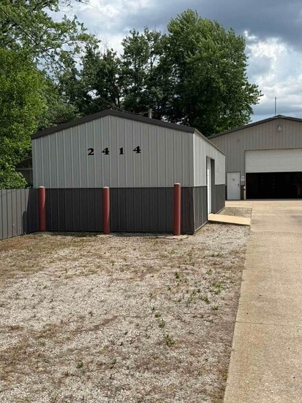 More Photos Of 2414 Batestown Rd, Danville Flex For Sale