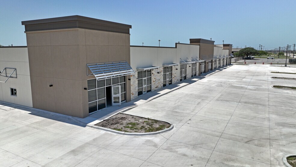 Primary Photo Of 7001 Yorktown Blvd, Corpus Christi Storefront For Lease