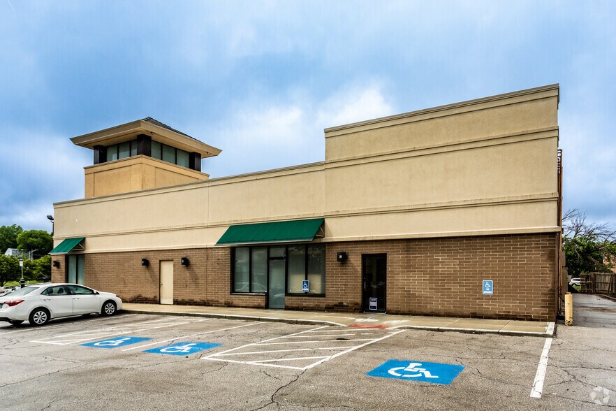 More Photos Of 8815-8829 Metcalf Ave, Overland Park Unknown For Lease