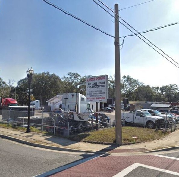 1221 Cesery Blvd  