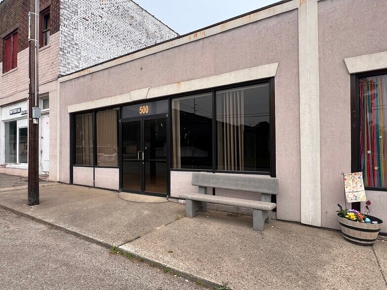 Primary Photo Of 500 Main St, South Shore Storefront For Lease