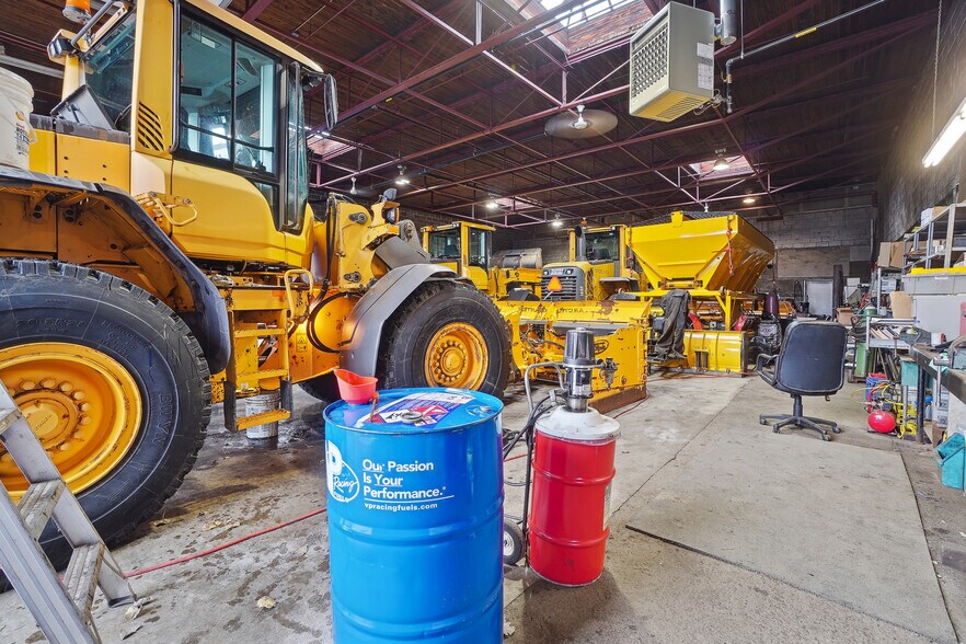 More Photos Of 290 Rue Quinlan, Montréal Service For Sale