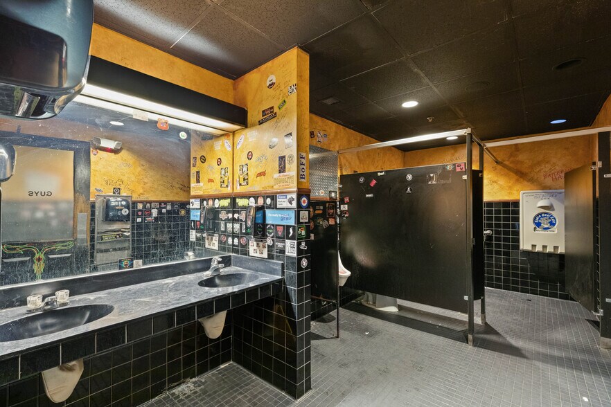 More Photos Of 6750 W Sahara Ave, Las Vegas Bar For Sale