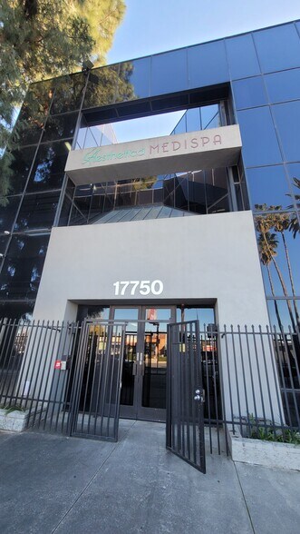 More Photos Of 17742-17750 Sherman Way, Reseda Medical For Lease