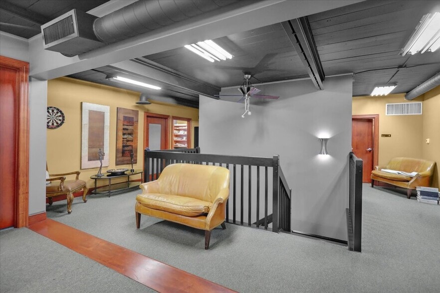 More Photos Of 426 Warren St, Reading Office For Sale