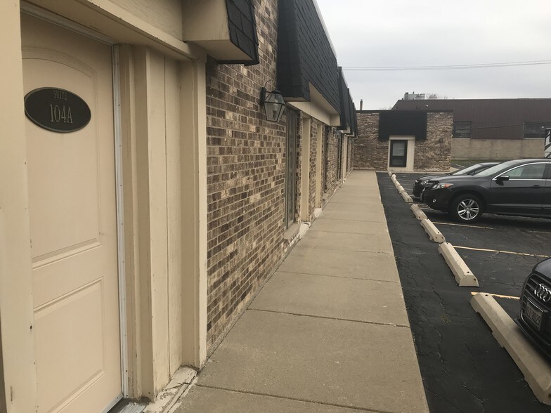 More Photos Of 3605 Woodhead Dr, Northbrook Office For Sale
