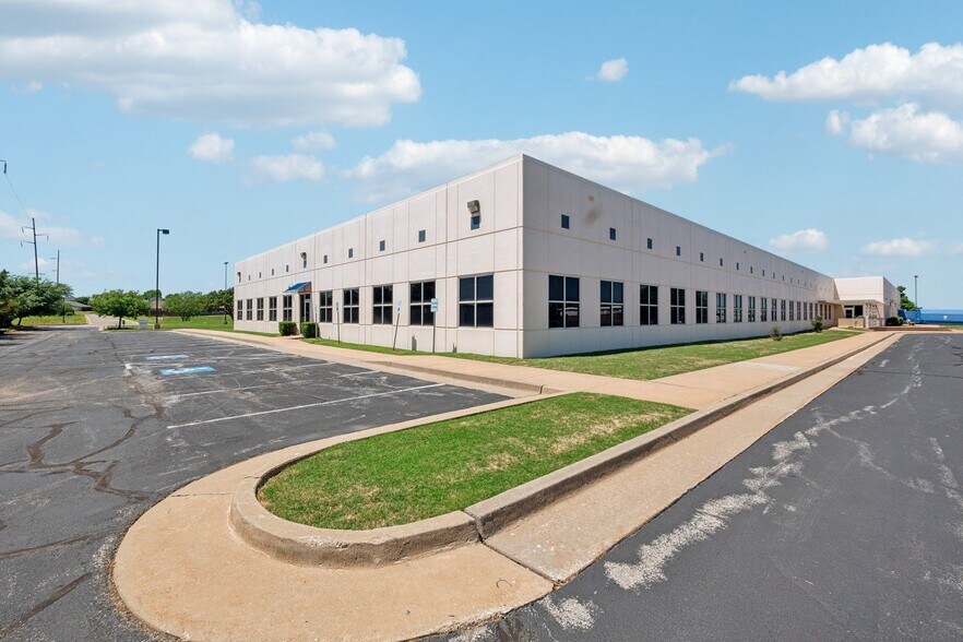 More Photos Of 8400 Silver Crossing, Oklahoma City Office For Sale